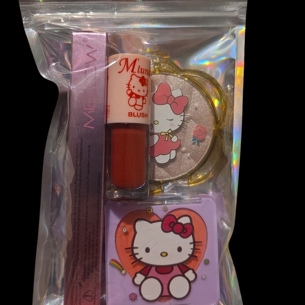 Source Unknown Hello Kitty Makeup Blush Set - Red and Pink